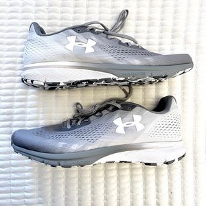 NWOT Men’s Under Armor Charged Sneakers